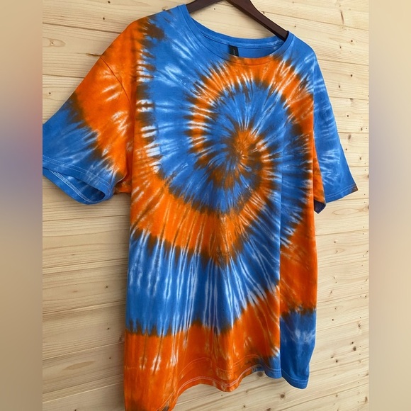 NEW Blue Orange Tie Dye XL GILDAN SoftStyle Unisex T-Shirt Casual Vibrant Spiral - Picture 4 of 10